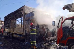 Şanlıurfa’da Alev Alan Tır Küle Döndü